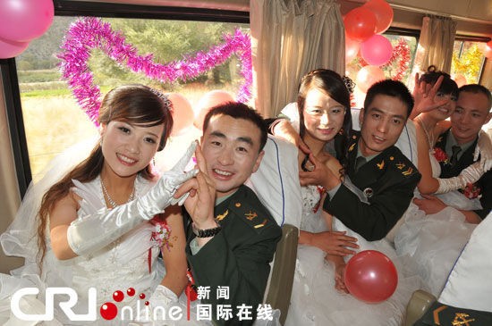 Hàng năm, vào dịp ngày Quốc khánh 1/10, Đảng ủy của một Lữ đoàn tên lửa – Lực lượng Tên lửa Chiến lược PLA đã tổ chức hôn lễ tập thể cho các đôi uyên ương nhằm cổ vũ cho binh sĩ, giúp gia đình quân nhân hiểu được công việc của người lính.
